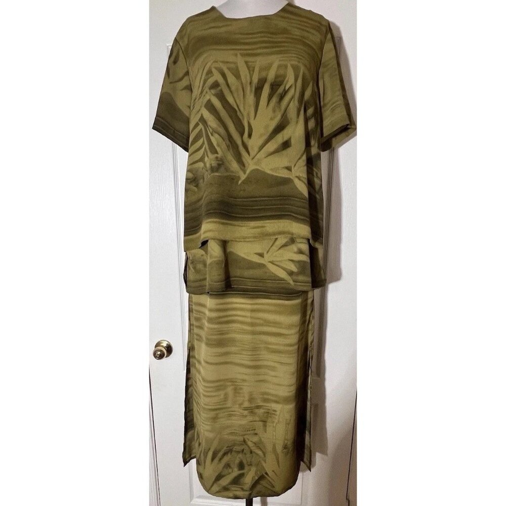 2 Piece‎ Outfit  Short Sleeve Blouse & Long Skirt Women’s Sz Medium Palm Print